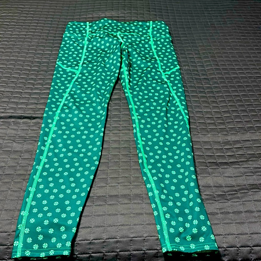 Brooks Shamrock cold weather running leggings/tights. Women’s size Medium.